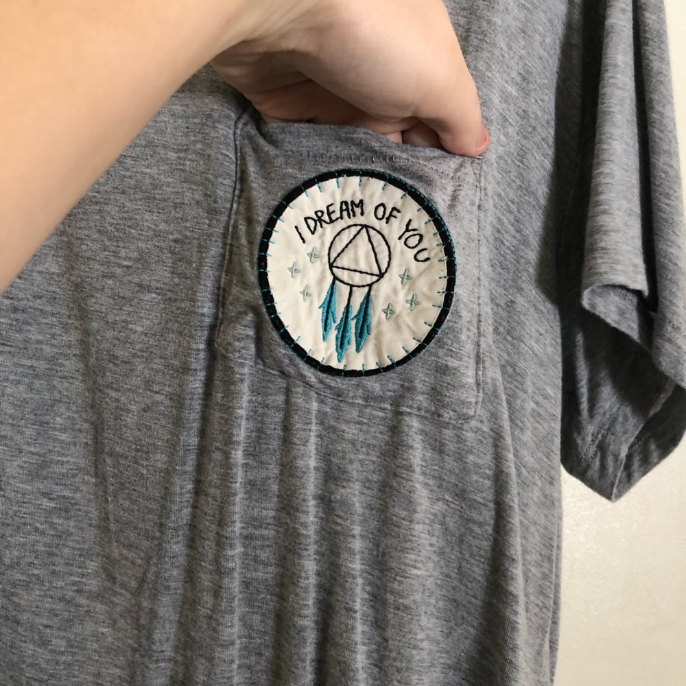 American Eagle tee.